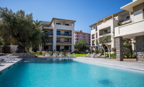 Installation Piscines Coques Polyester Piscines En Corse05